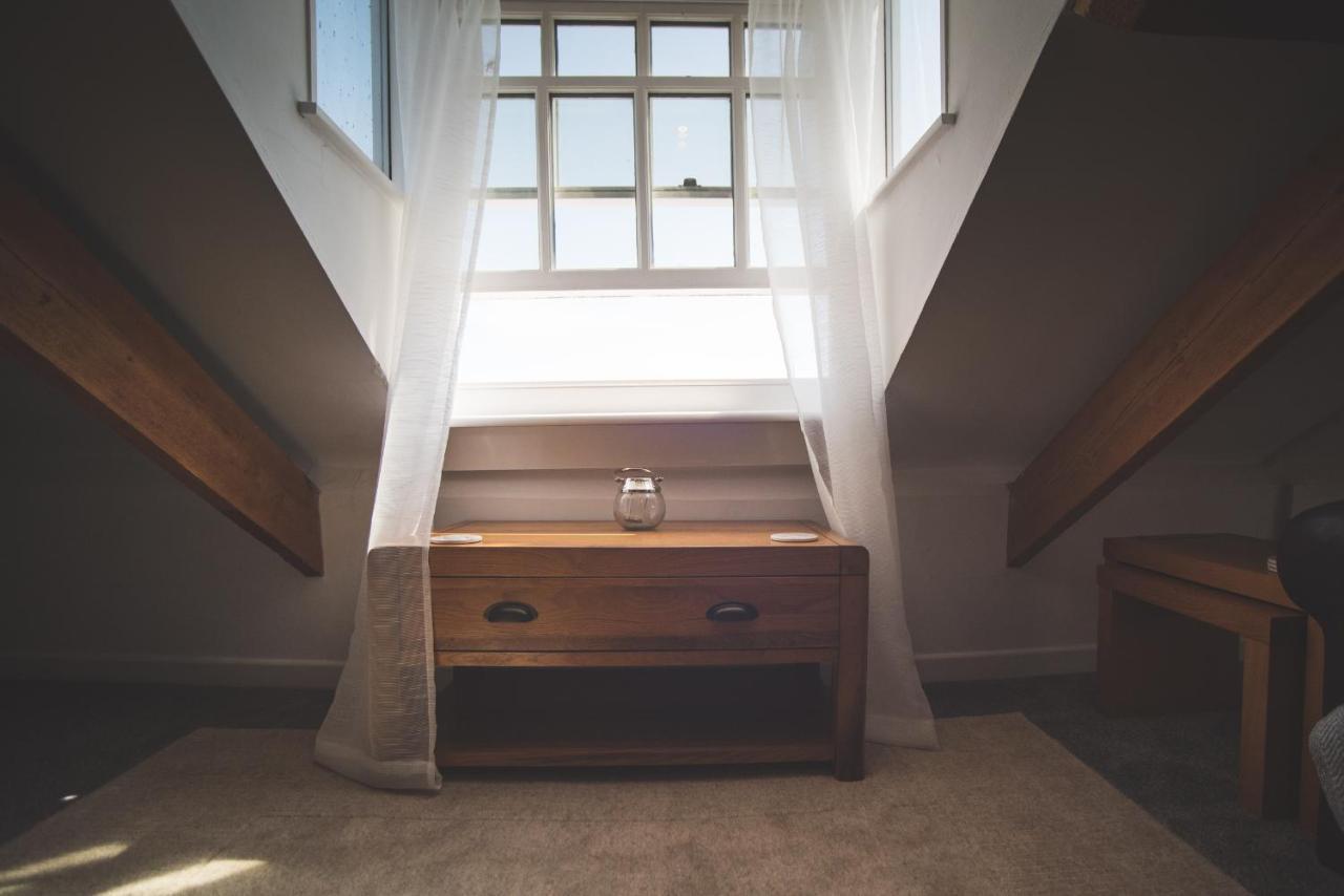 Top Storey Dartmouth Bagian luar foto